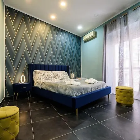 City Life - Per 9 Persone Al Centro Naples
